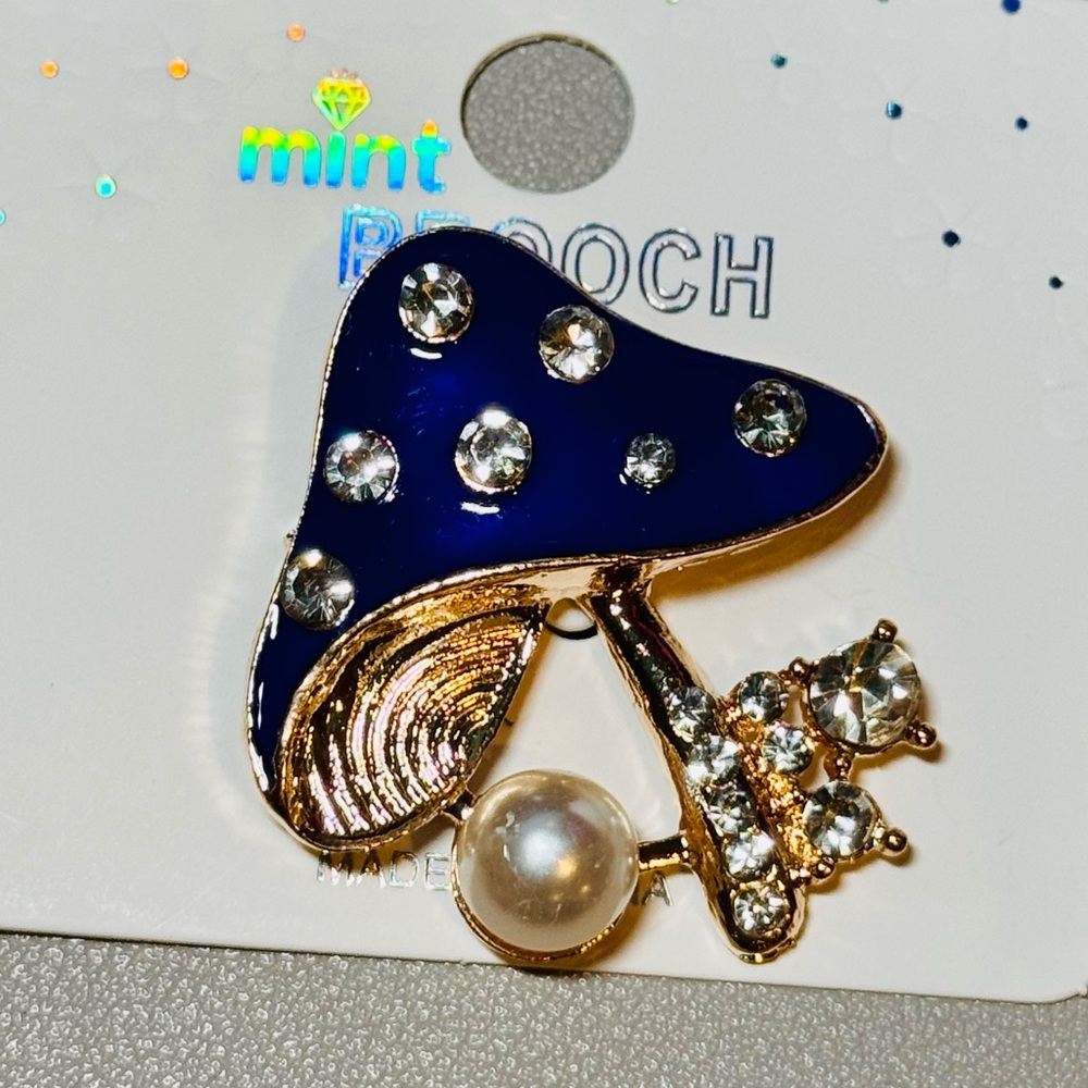 NWT Mint Navy and Gold Mushroom Brooch with Pearl Accent 1.5 inch